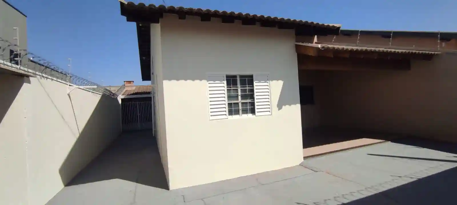Casa com 3 quartos à venda, 170m² — foto 2 de 23