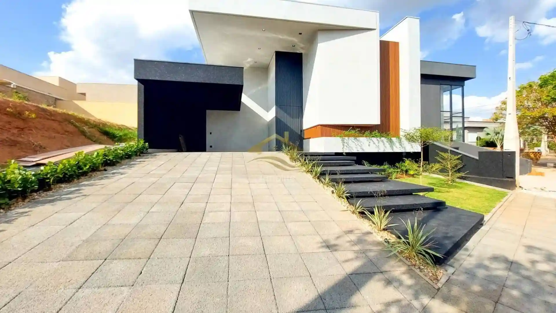 Casa de Condomínio com 3 quartos à venda, 230m² — foto 3 de 52