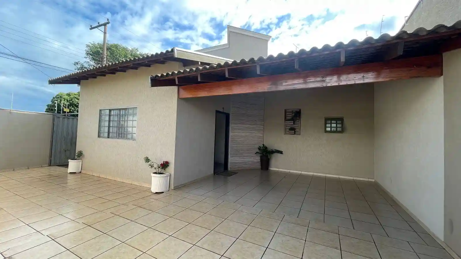 Casa com 3 quartos à venda, 360m² — foto 2 de 18