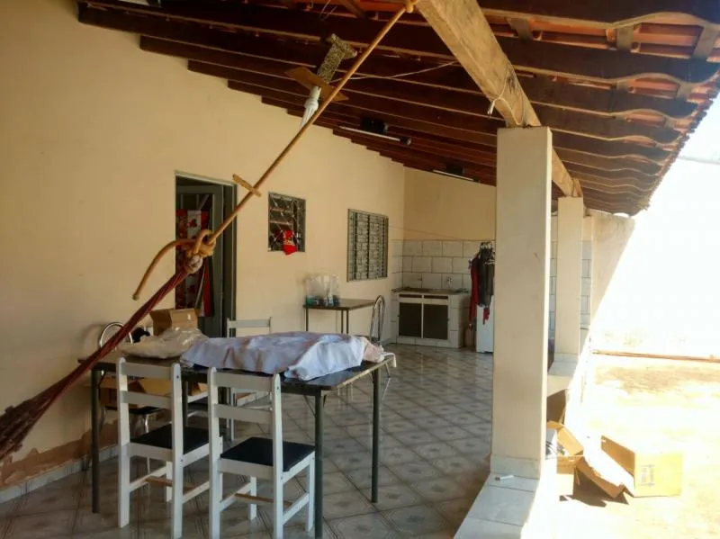 Casa à venda — foto 2 de 3