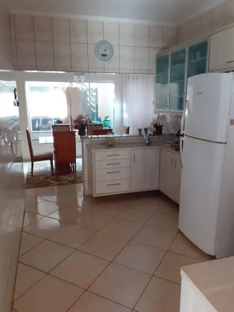 Casa com 3 quartos à venda, 200m² — foto 3 de 14