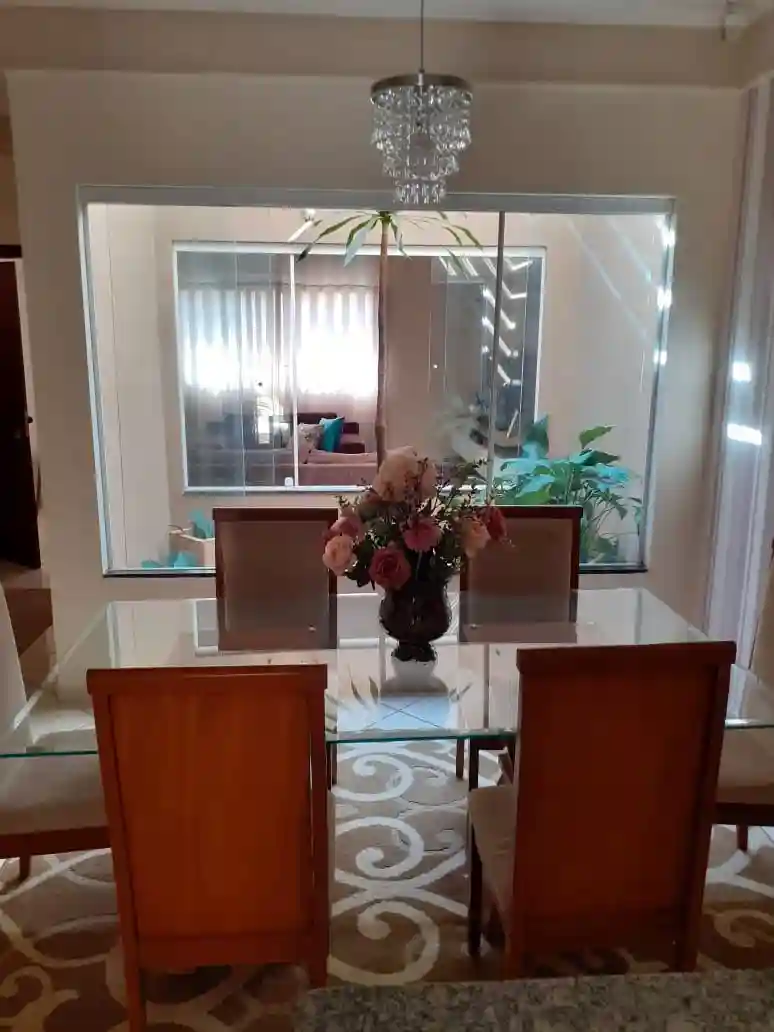 Casa com 3 quartos à venda, 200m² — foto 2 de 14