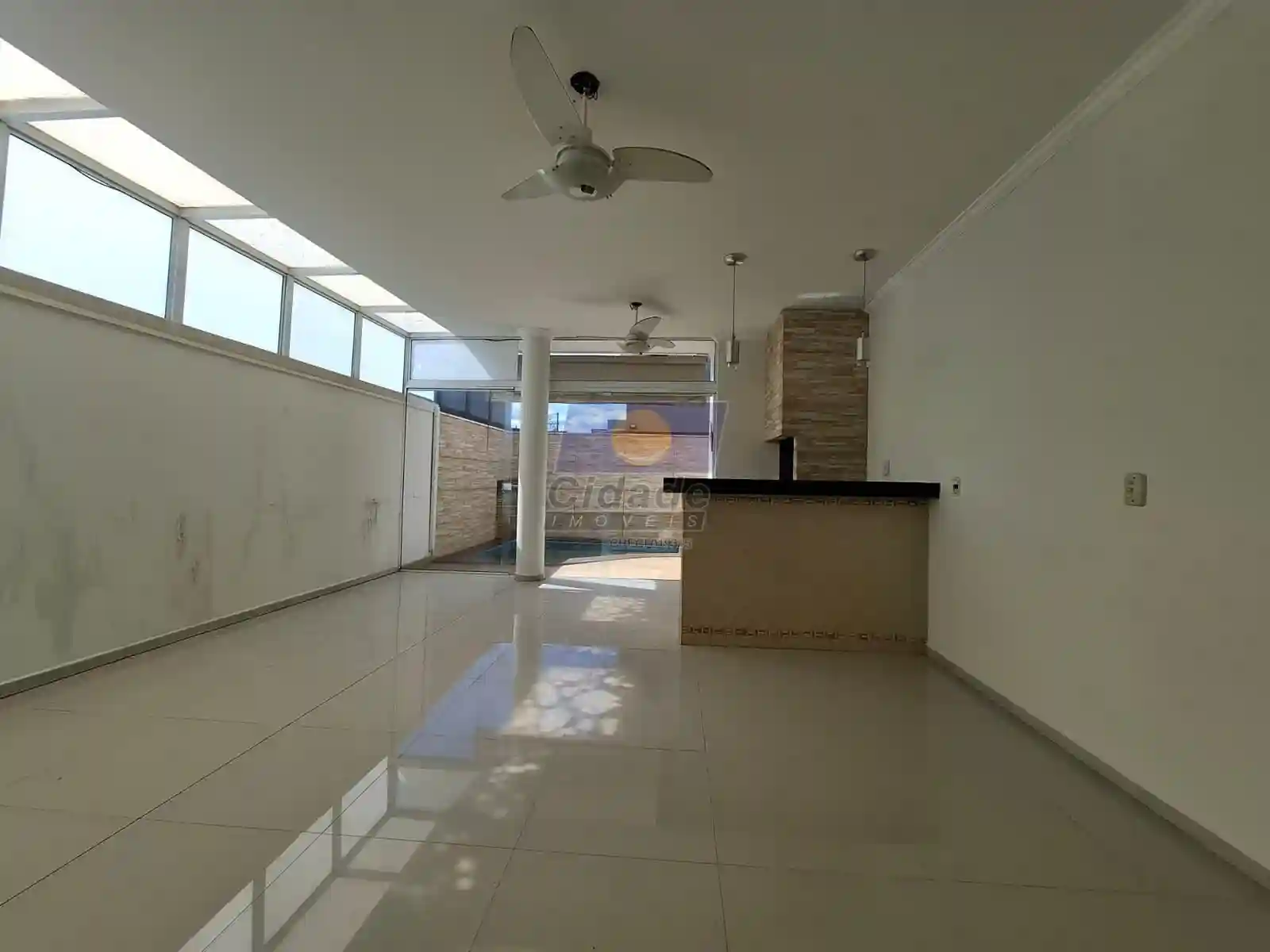 Casa de Condomínio com 3 quartos à venda, 207m² — foto 2 de 28