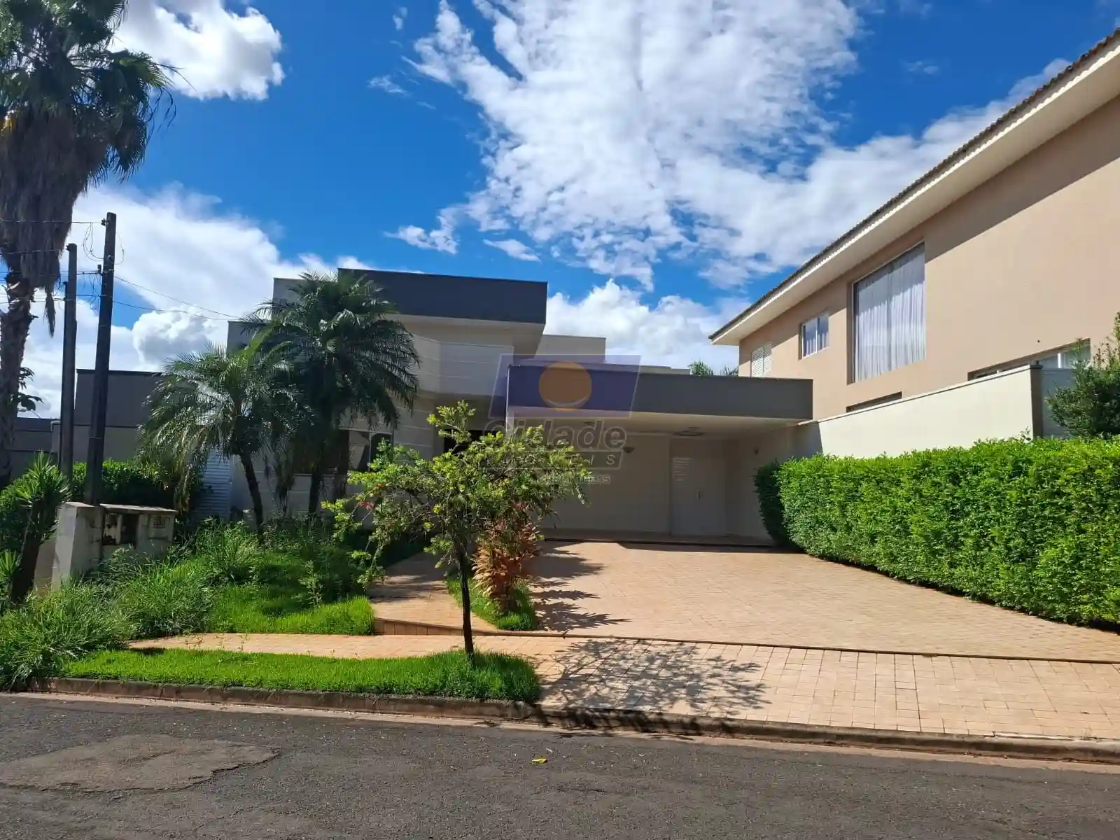 Casa de Condomínio com 3 quartos à venda, 207m² — foto 1 de 28