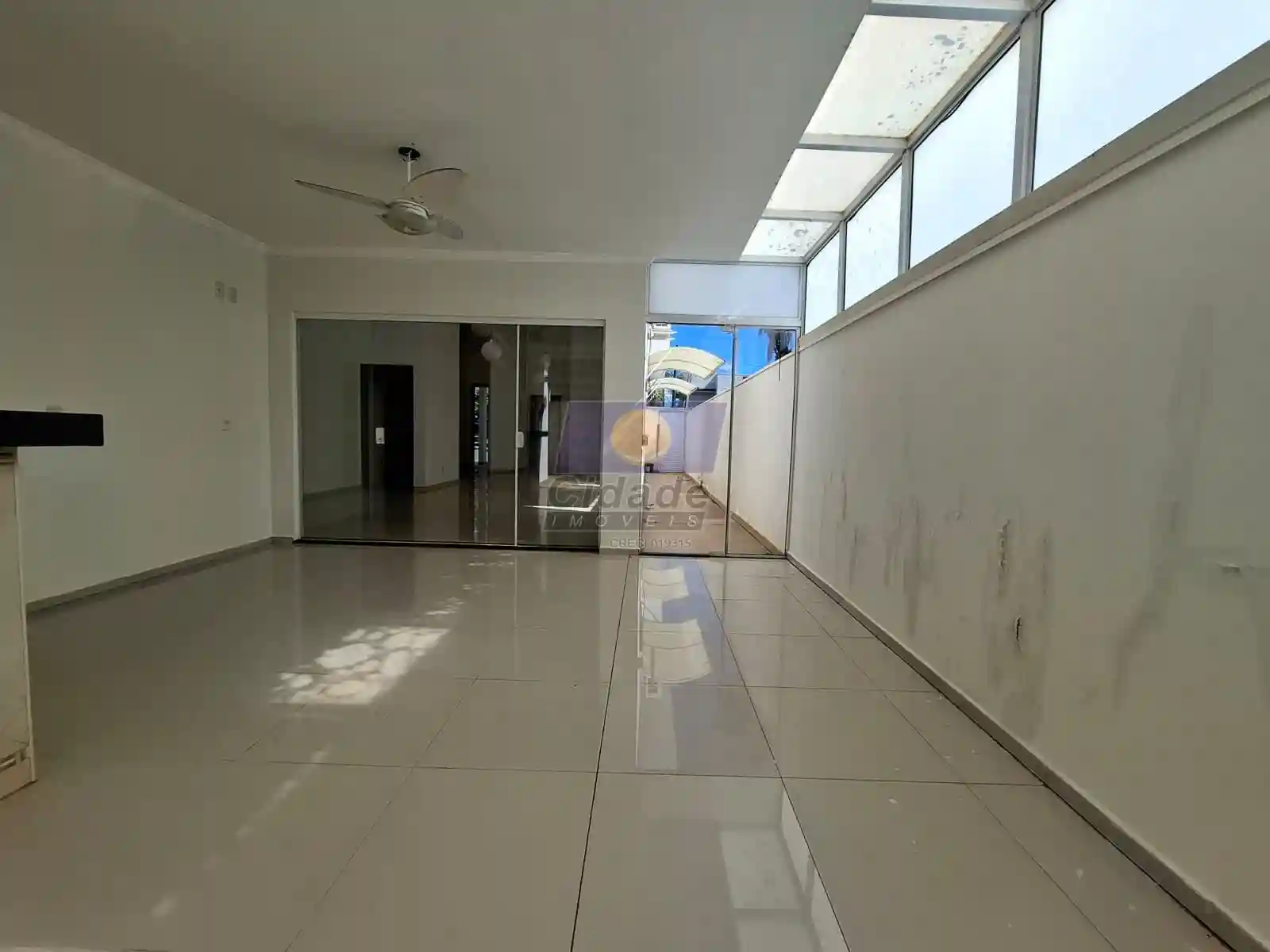 Casa de Condomínio com 3 quartos à venda, 207m² — foto 3 de 28