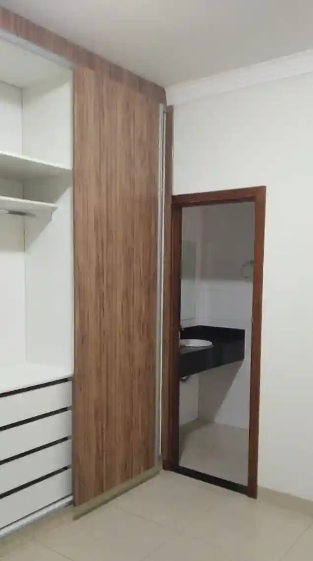 Casa de Condomínio com 4 quartos à venda, 280m² — foto 3 de 10