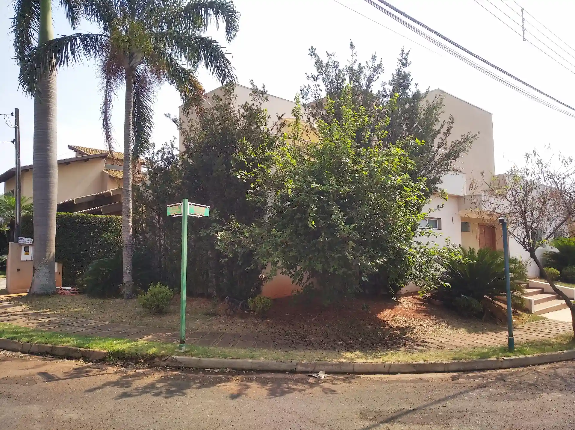 Casa de Condomínio com 4 quartos à venda, 280m² — foto 1 de 10