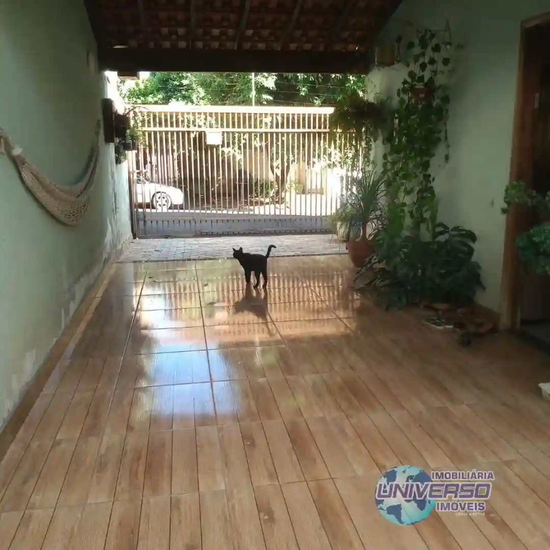 Casa com 3 quartos à venda, 130m² — foto 2 de 9
