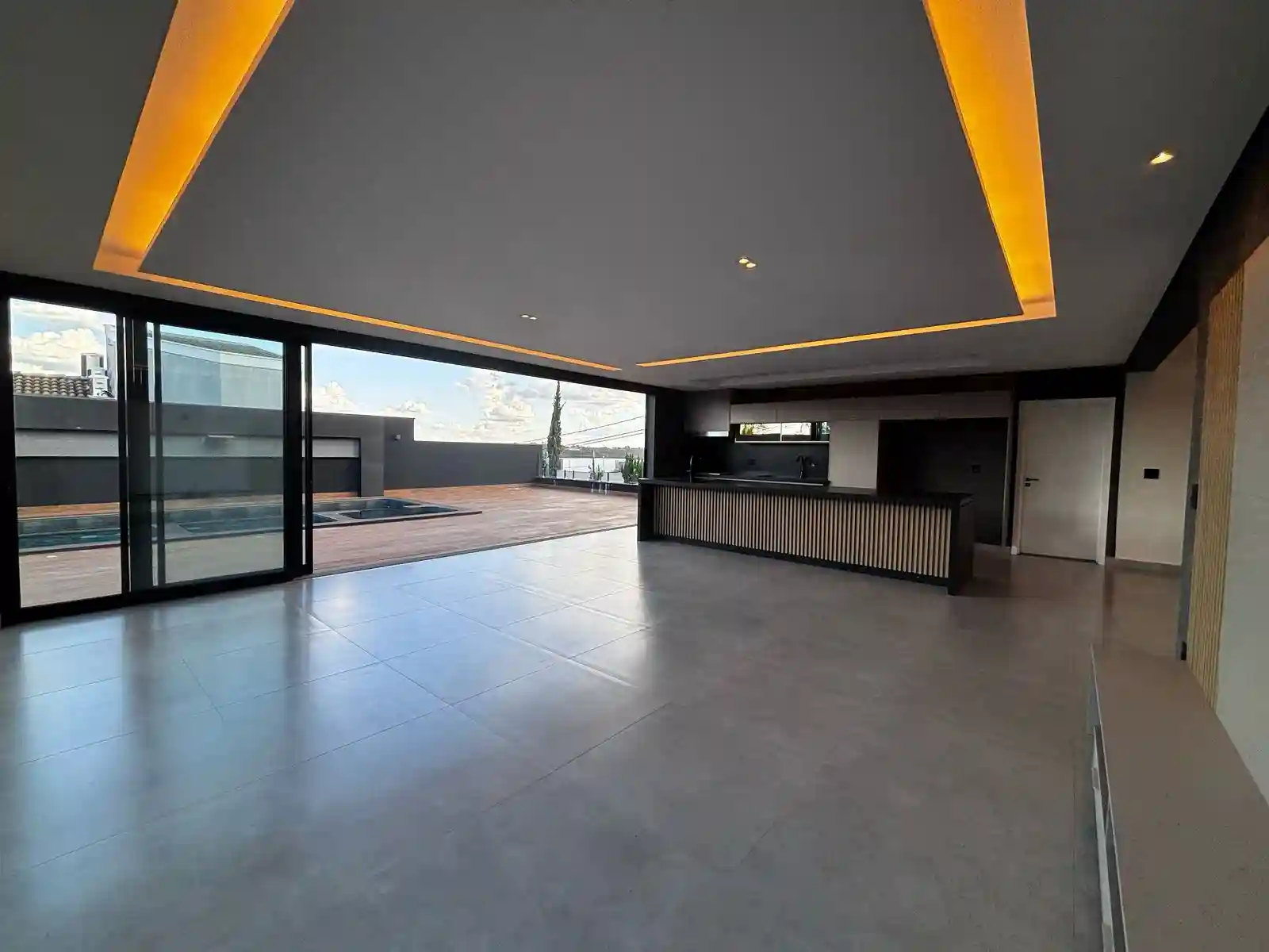Casa de Condomínio com 3 quartos à venda, 477m² — foto 2 de 23