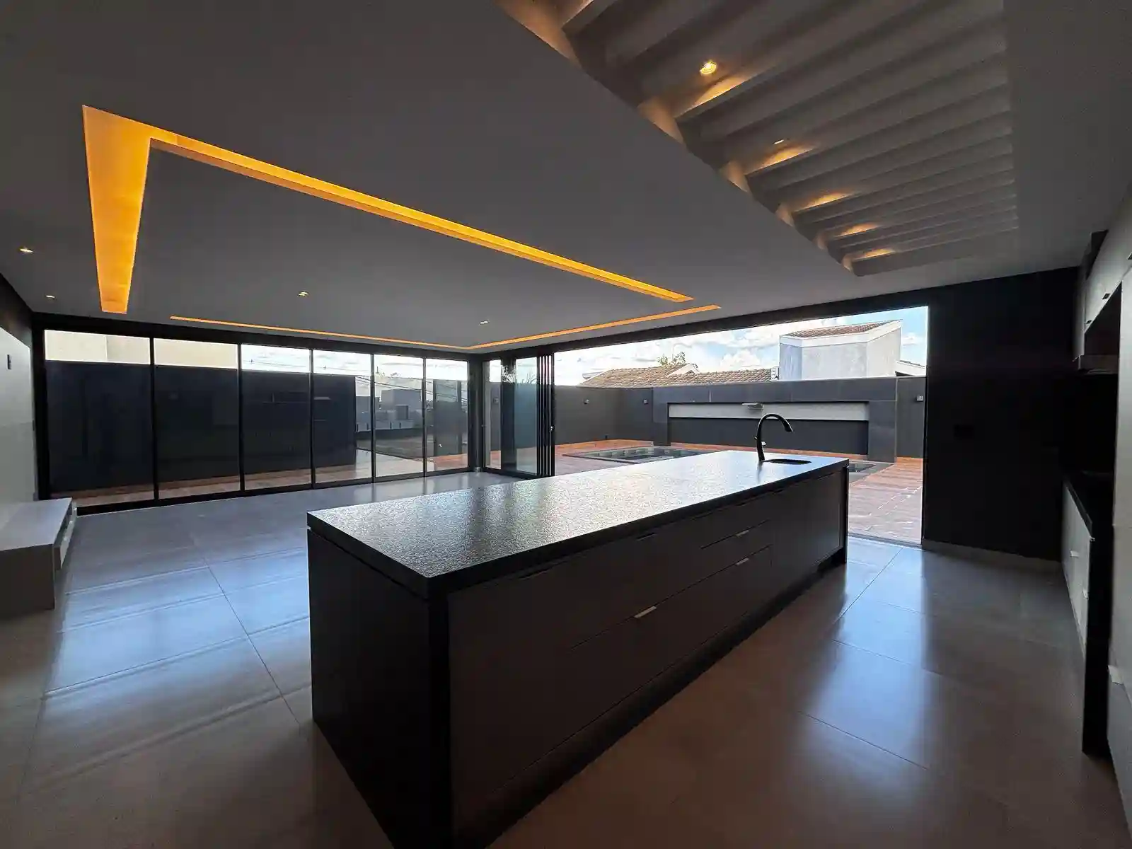 Casa de Condomínio com 3 quartos à venda, 477m² — foto 4 de 23