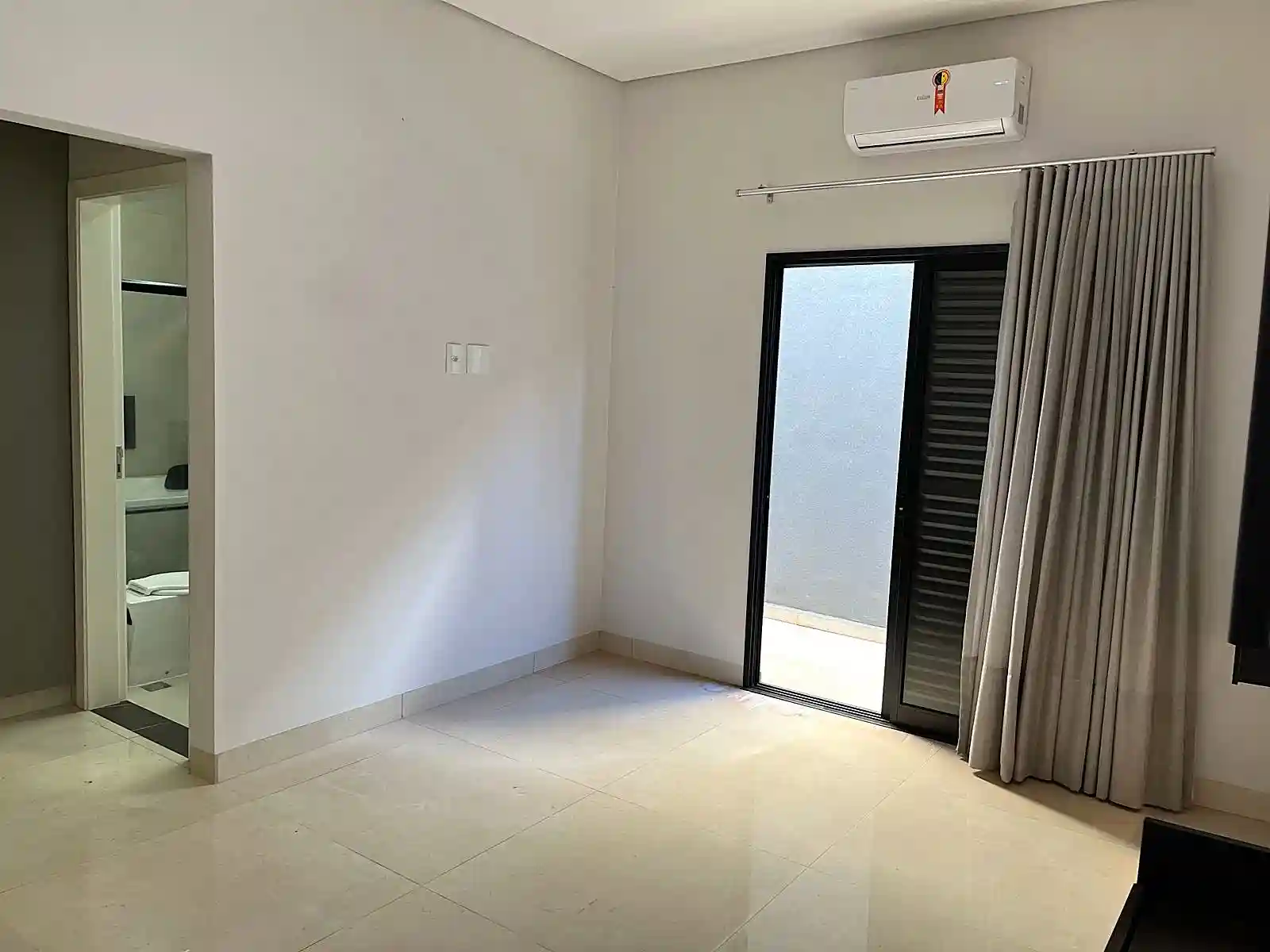Casa de Condomínio com 3 quartos à venda, 220m² — foto 13 de 24