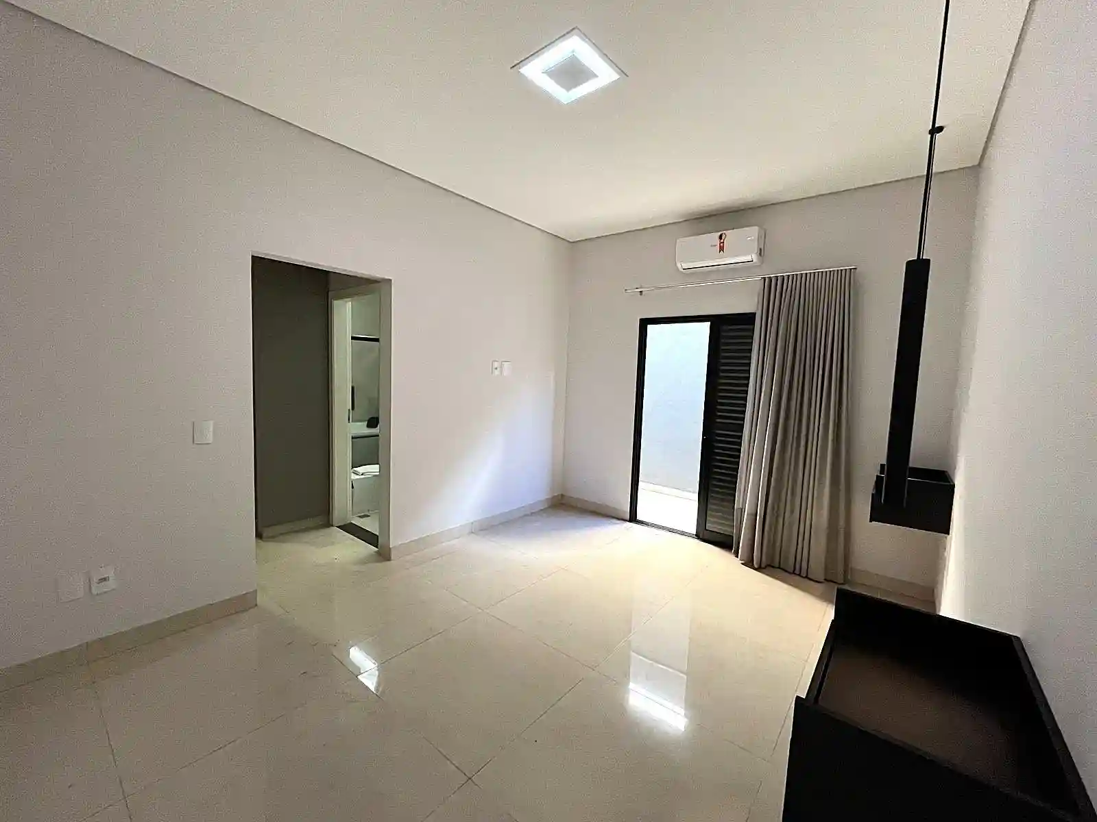 Casa de Condomínio com 3 quartos à venda, 220m² — foto 12 de 24