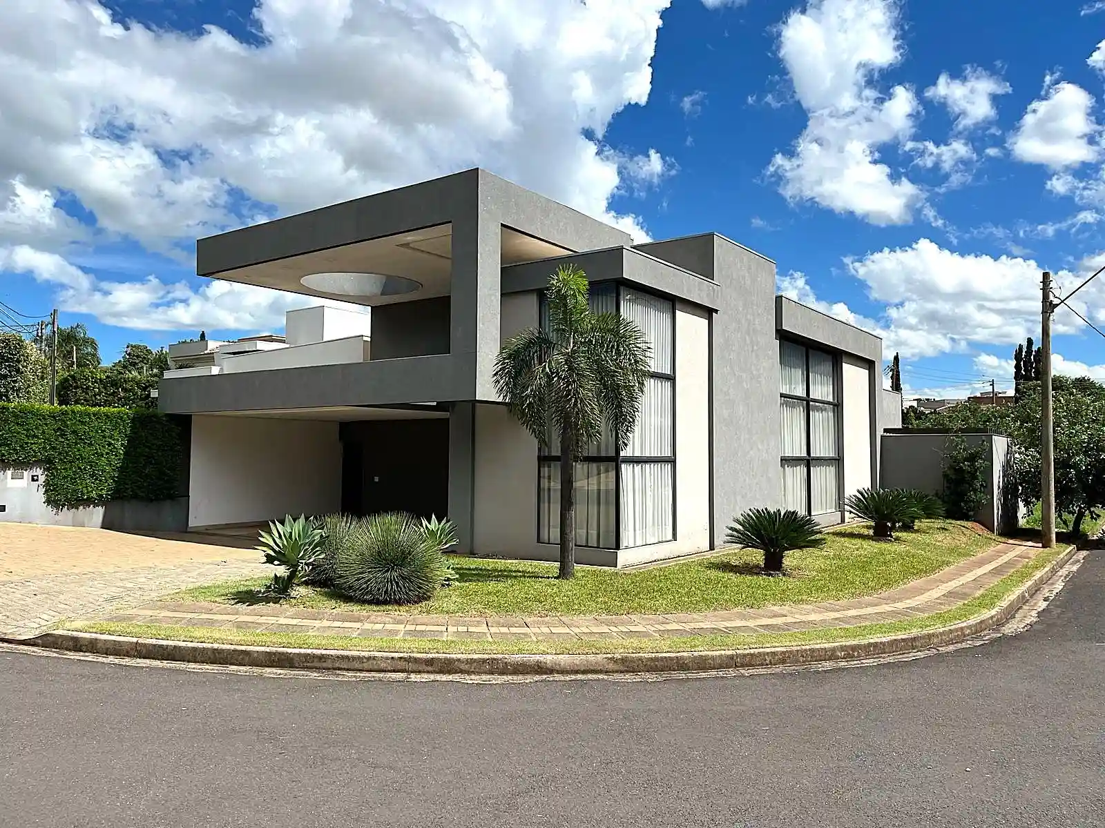 Casa de Condomínio com 3 quartos à venda, 220m² — foto 1 de 24