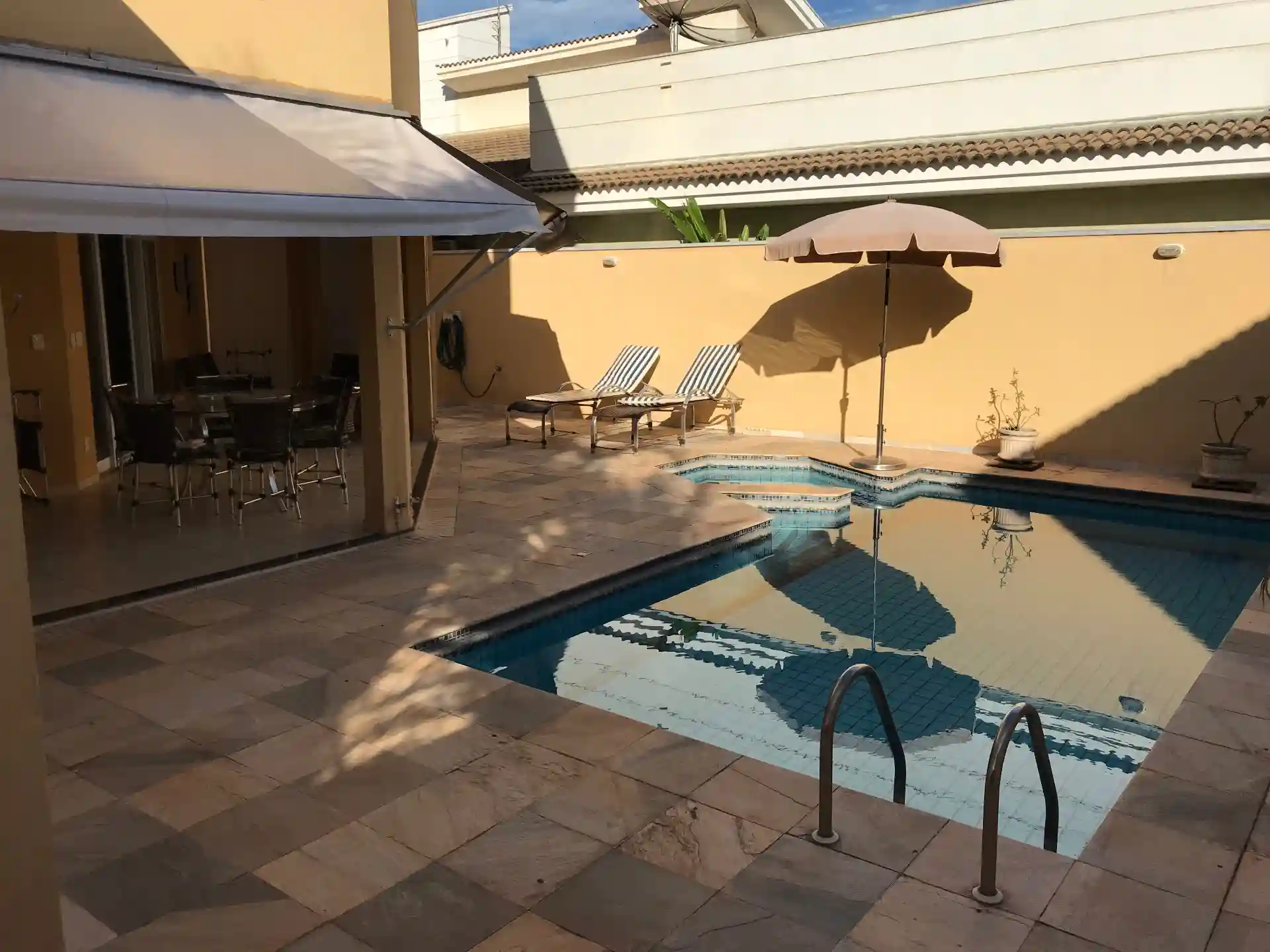 Casa de Condomínio com 3 quartos à venda, 353m² — foto 1 de 25