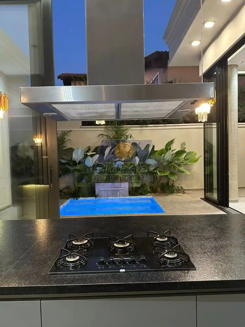 Casa de Condomínio com 3 quartos à venda, 272m² — foto 1 de 29