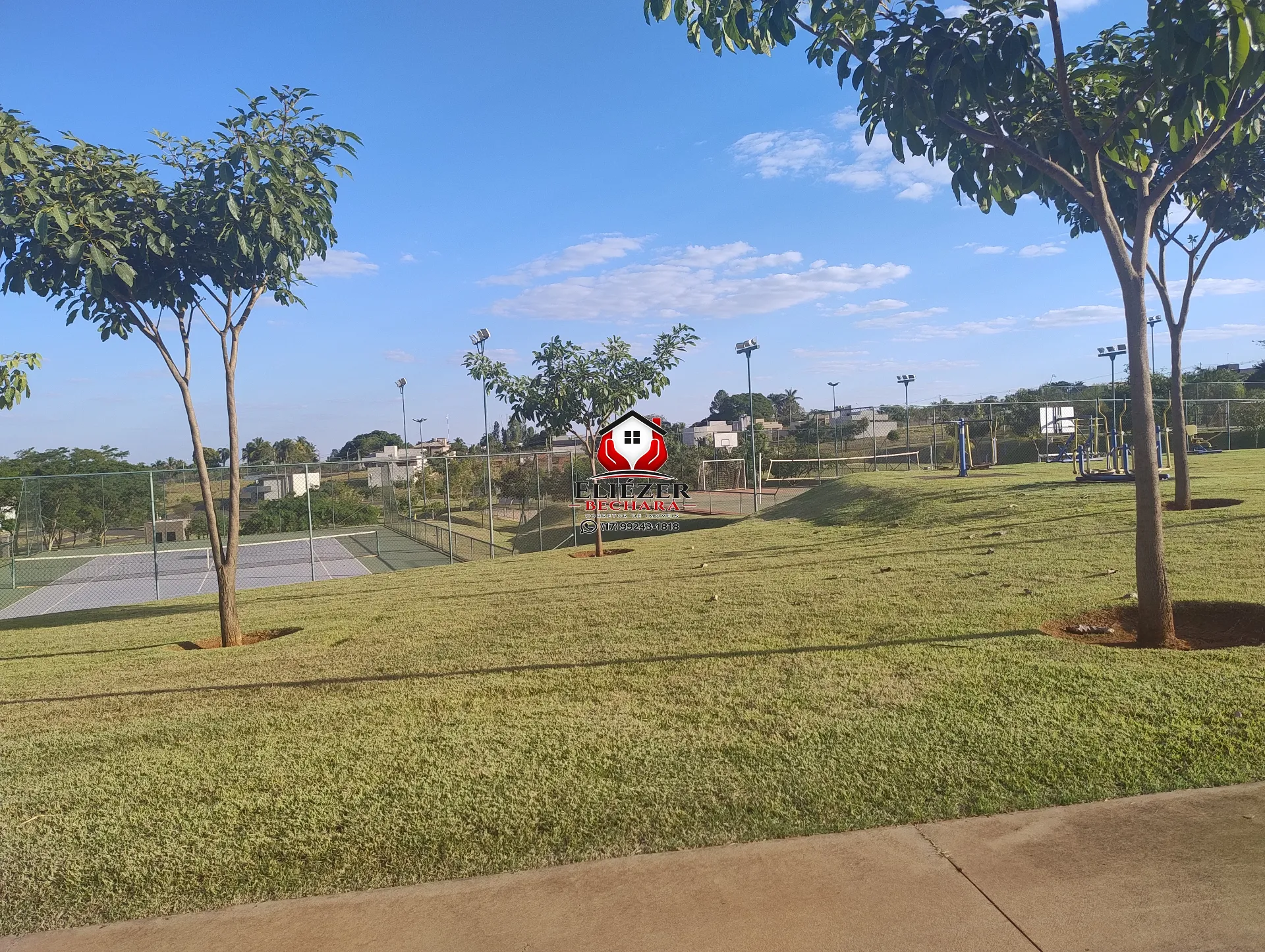 Terreno / Lote / Condomínio à venda, 239m² — foto 19 de 22