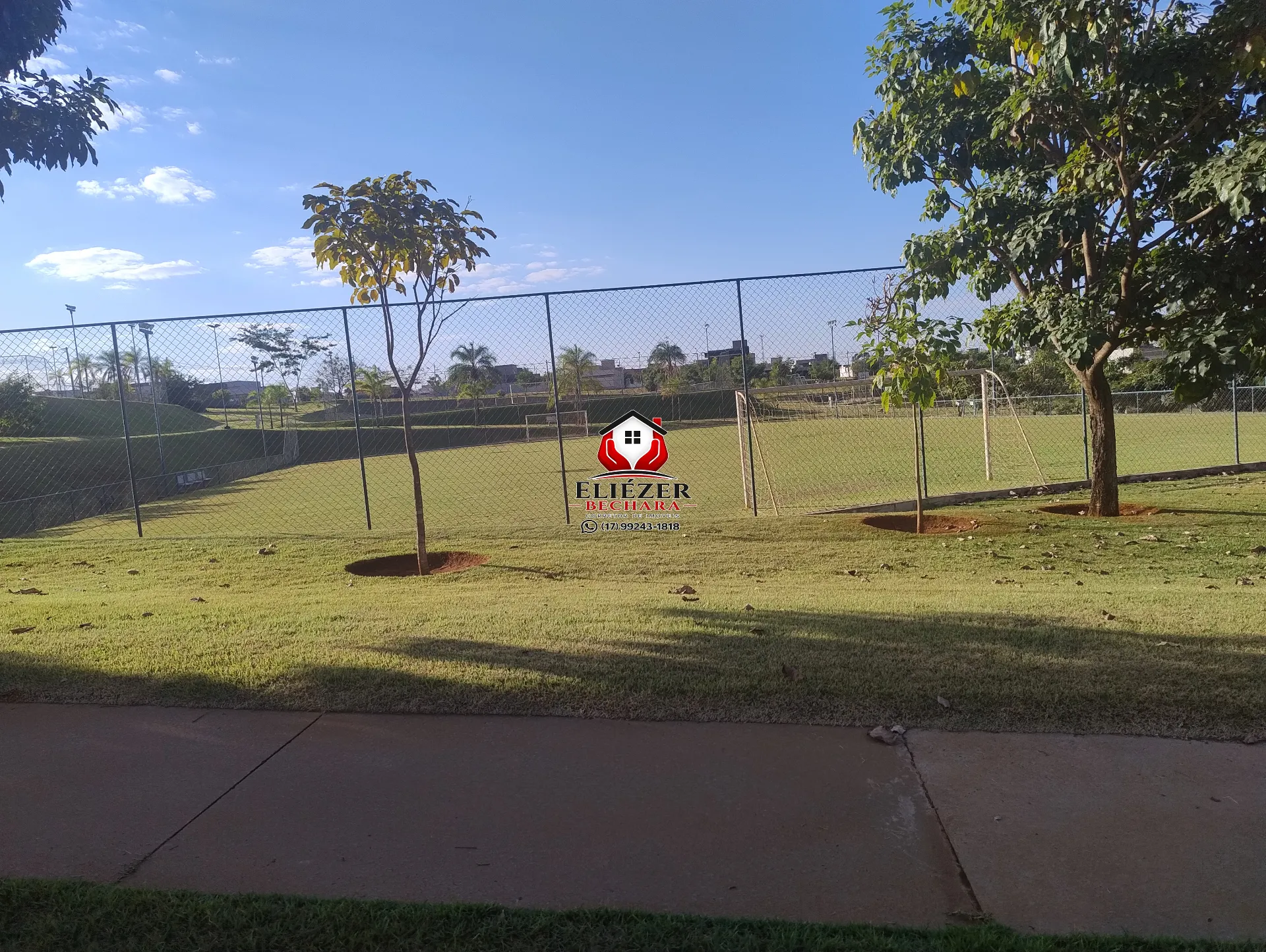 Terreno / Lote / Condomínio à venda, 239m² — foto 8 de 22