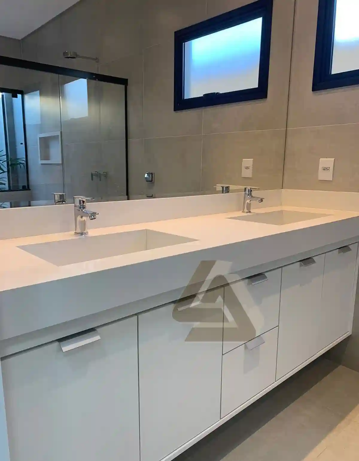 Casa de Condomínio com 3 quartos à venda, 220m² — foto 3 de 9