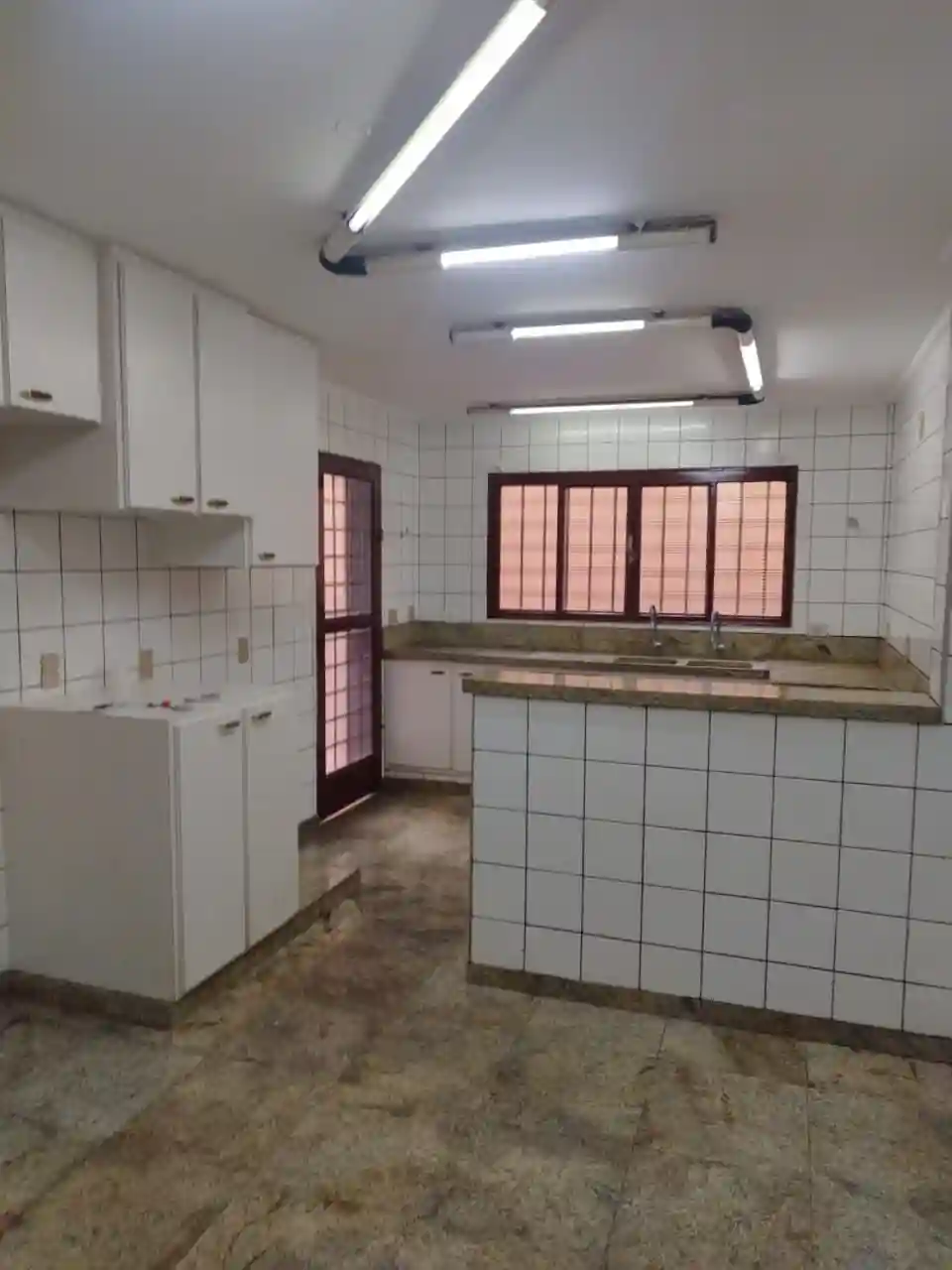 Casa com 3 quartos à venda, 350m² — foto 8 de 33