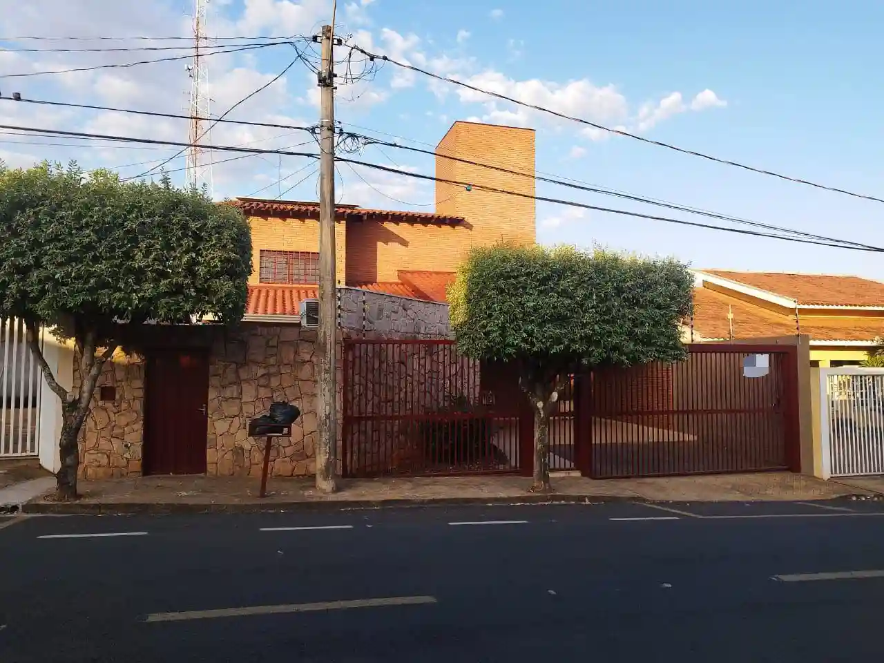 Casa com 3 quartos à venda, 350m² — foto 2 de 33