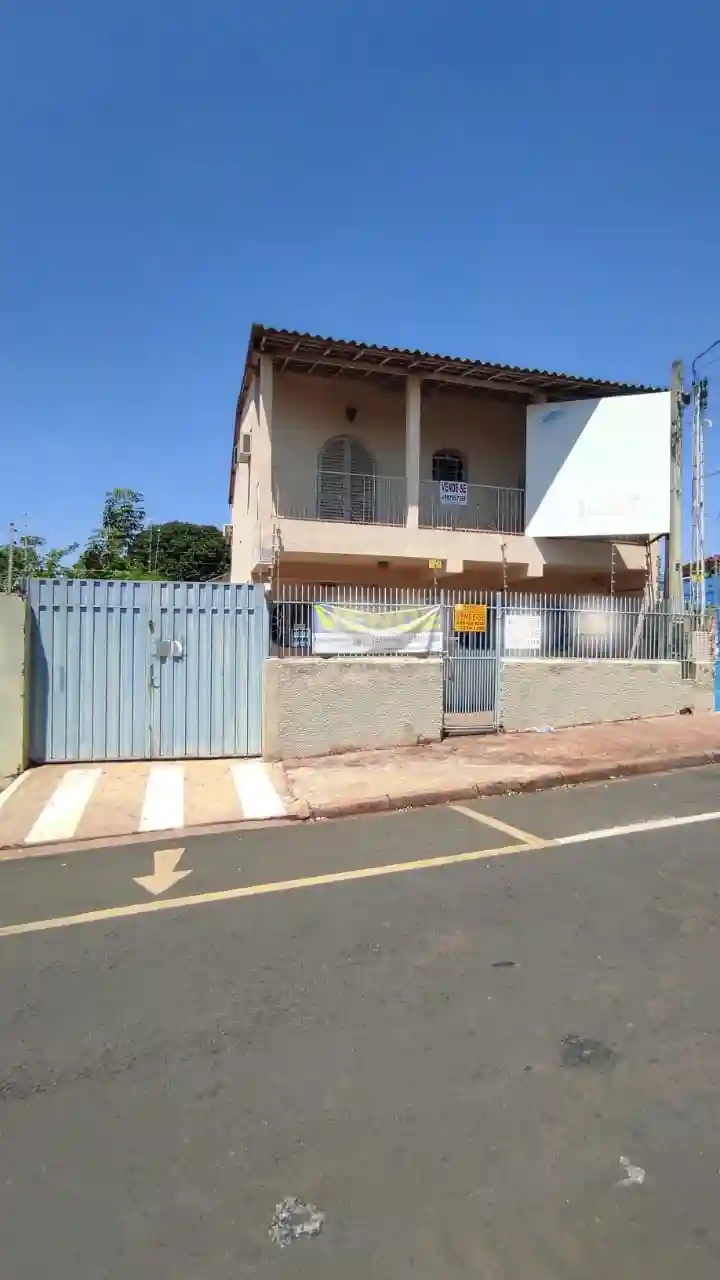 Casa com 3 quartos à venda, 440m² — foto 1 de 29