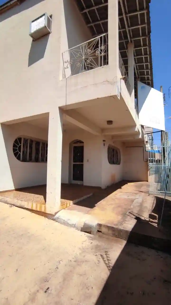 Casa com 3 quartos à venda, 440m² — foto 2 de 29