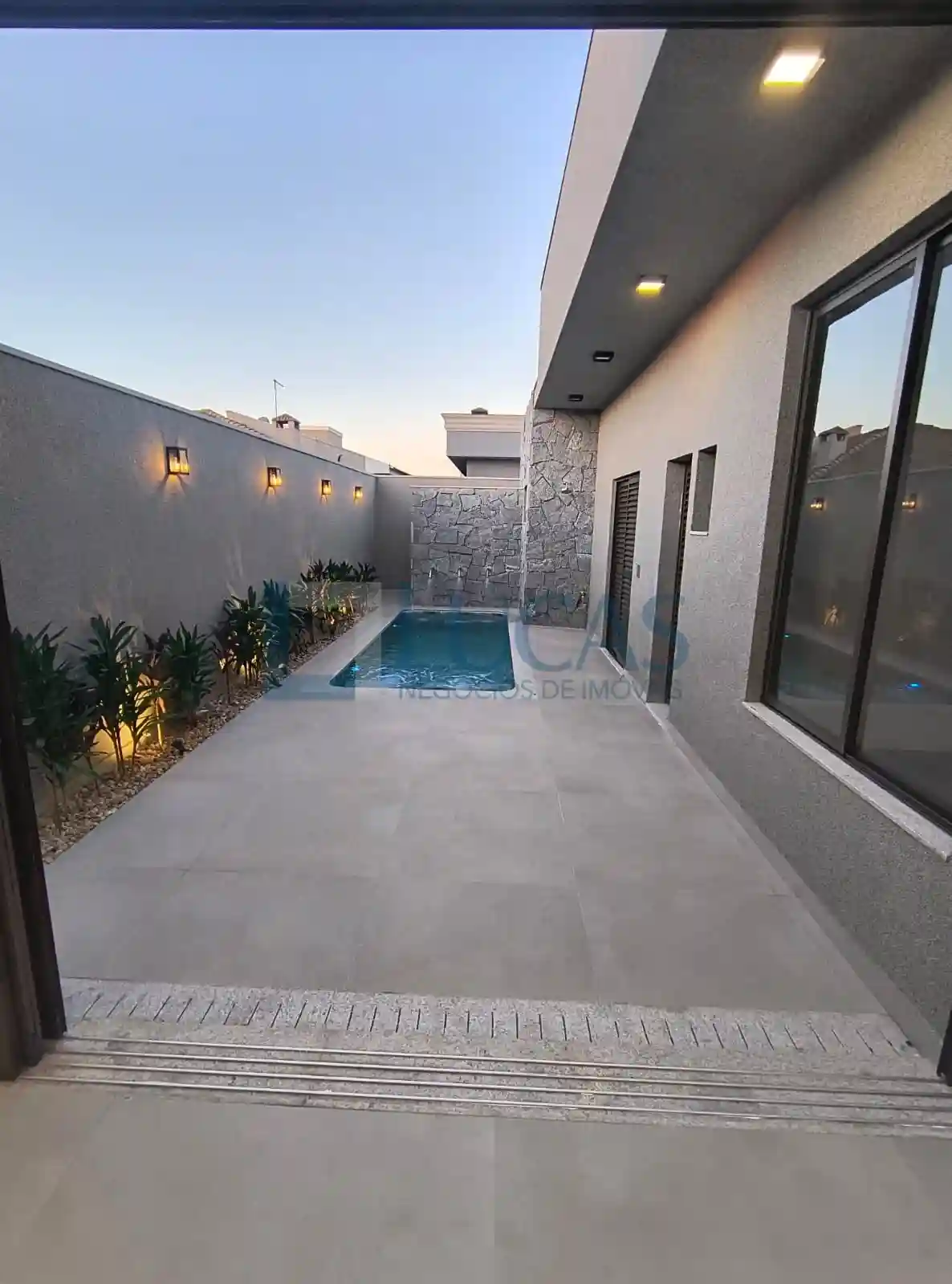 Casa de Condomínio com 3 quartos à venda, 243m² — foto 18 de 23