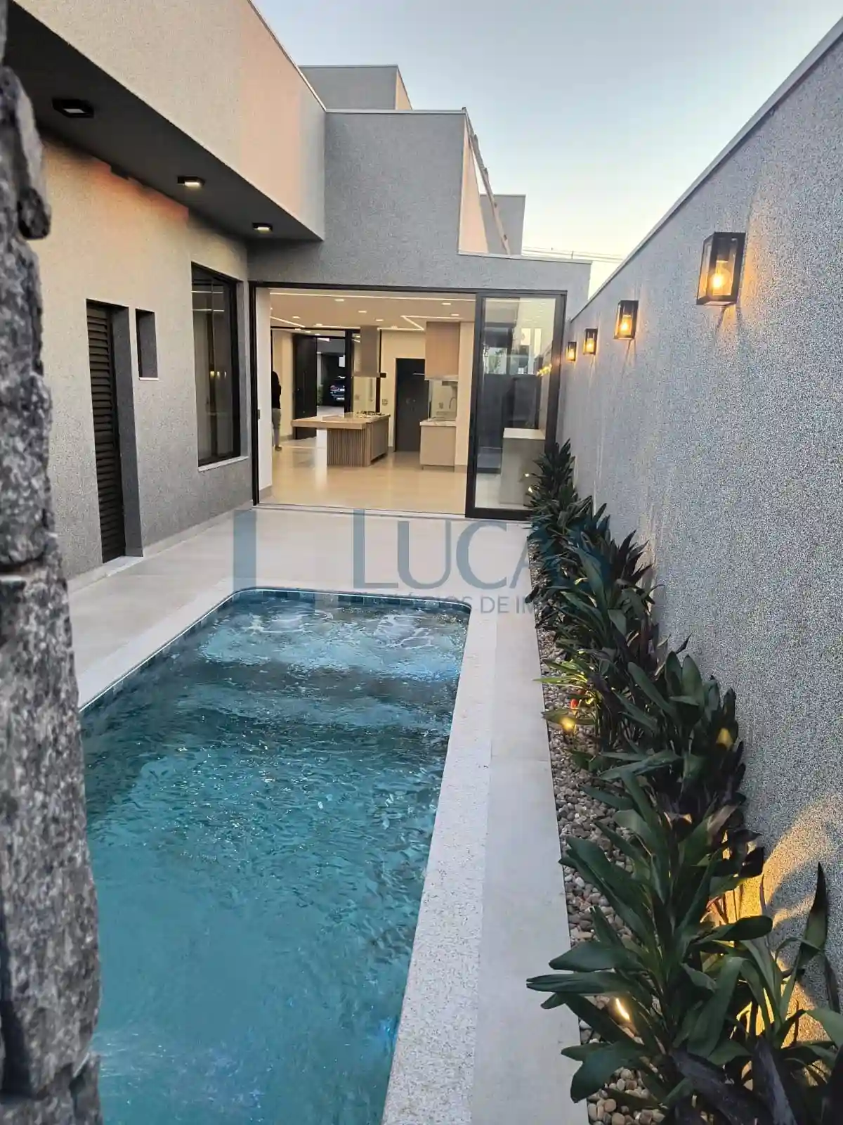 Casa de Condomínio com 3 quartos à venda, 243m² — foto 3 de 23