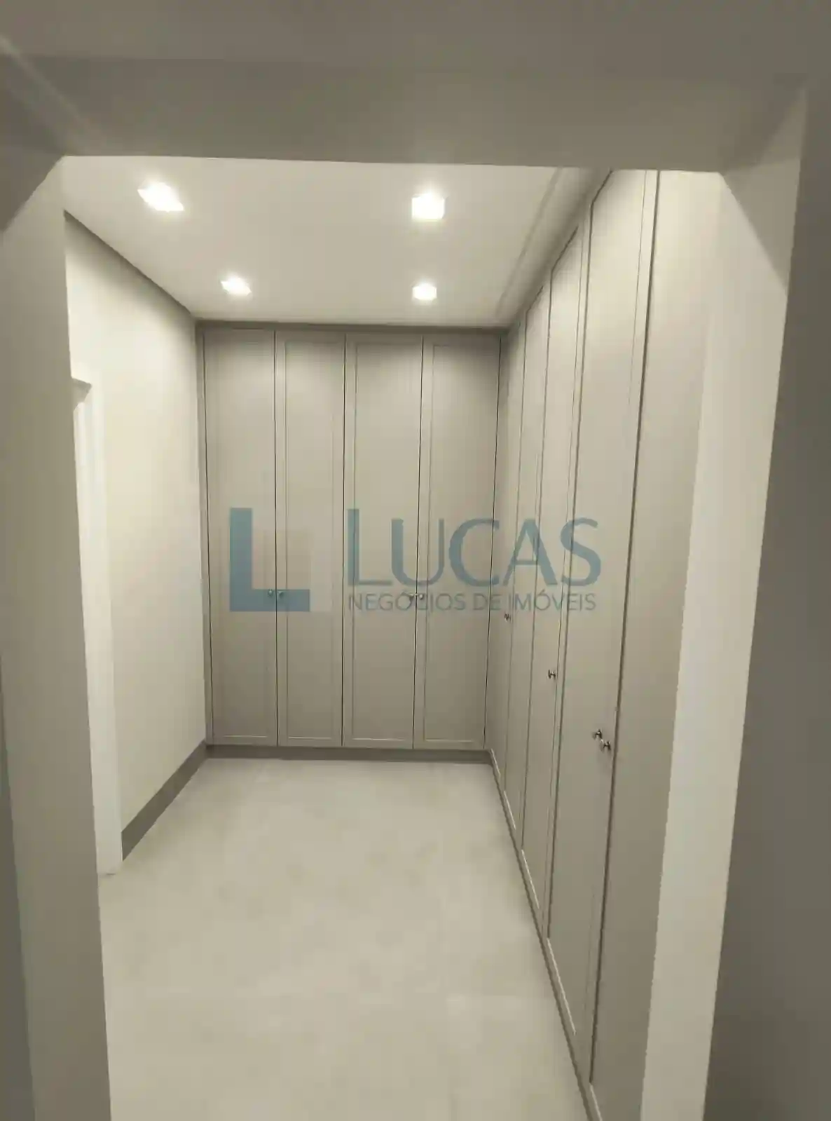 Casa de Condomínio com 3 quartos à venda, 243m² — foto 20 de 23