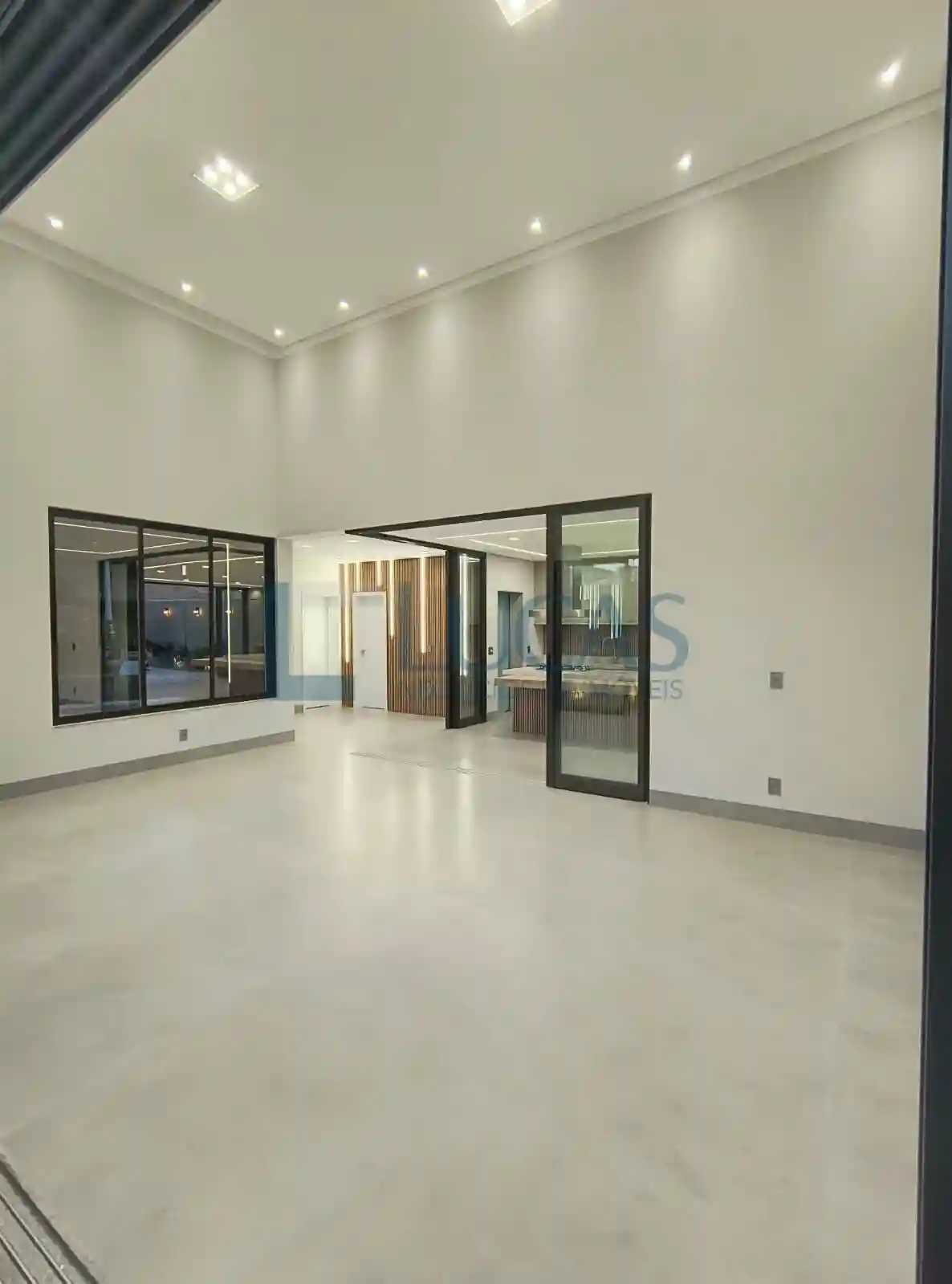 Casa de Condomínio com 3 quartos à venda, 243m² — foto 8 de 23