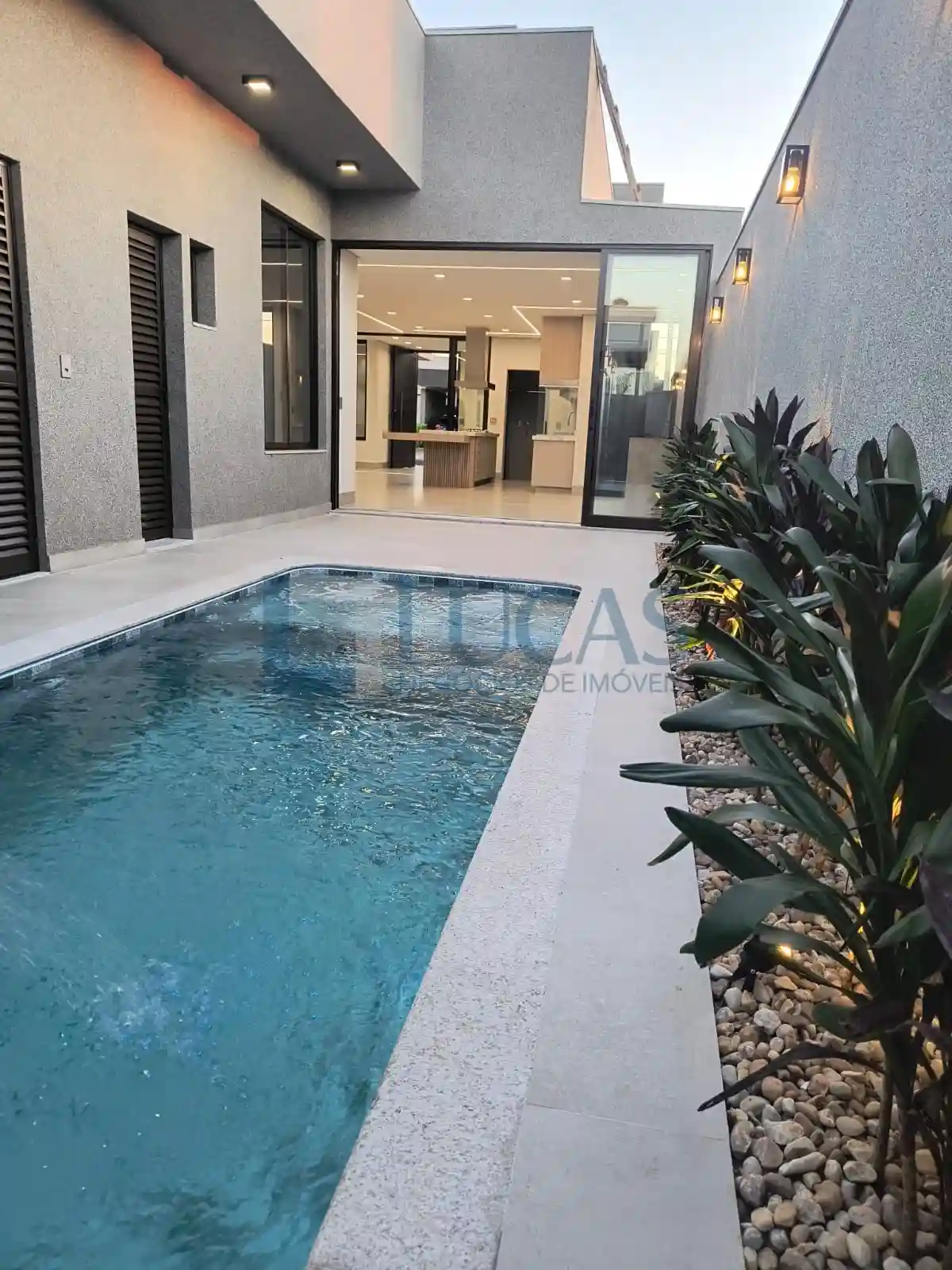 Casa de Condomínio com 3 quartos à venda, 243m² — foto 4 de 23