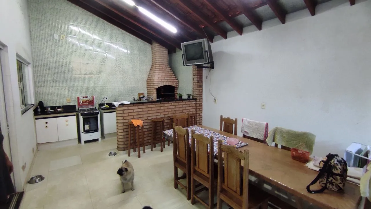 Casa com 3 quartos à venda, 140m² — foto 1 de 6