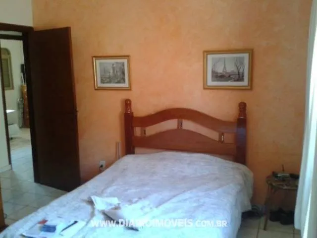 Casa à venda — foto 2 de 4
