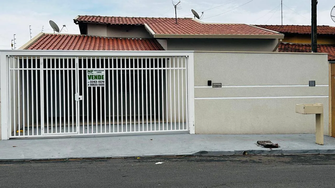 Casa com 3 quartos à venda, 200m² — foto 2 de 25