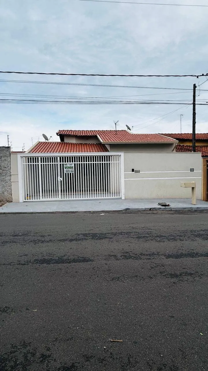 Casa com 3 quartos à venda, 200m² — foto 1 de 25