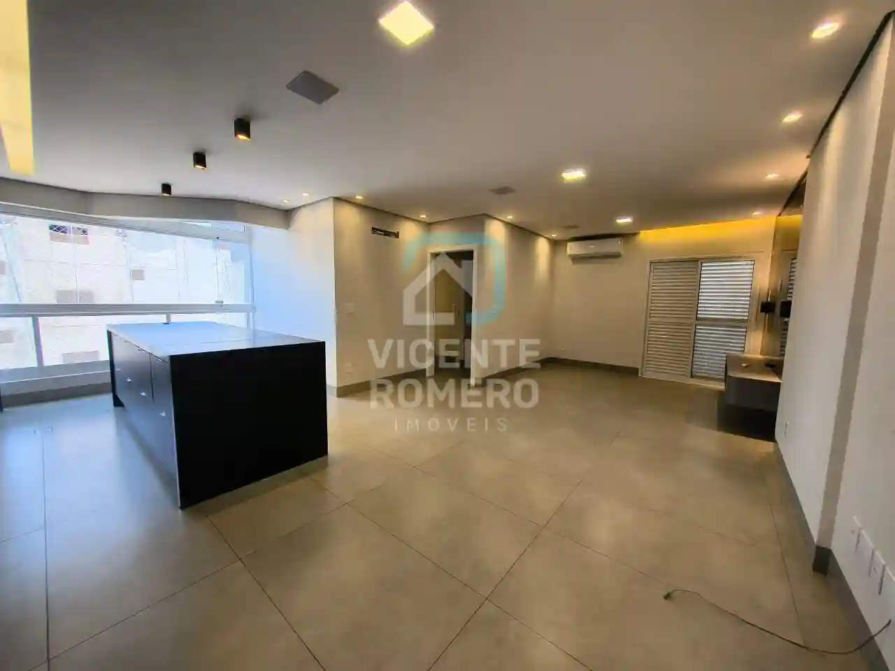 Apartamento com 2 quartos para aluguel, 65m² — foto 2 de 13