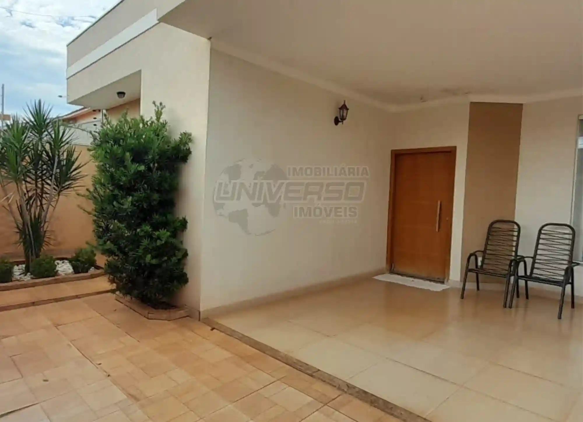 Casa com 3 quartos à venda, 120m² — foto 1 de 11