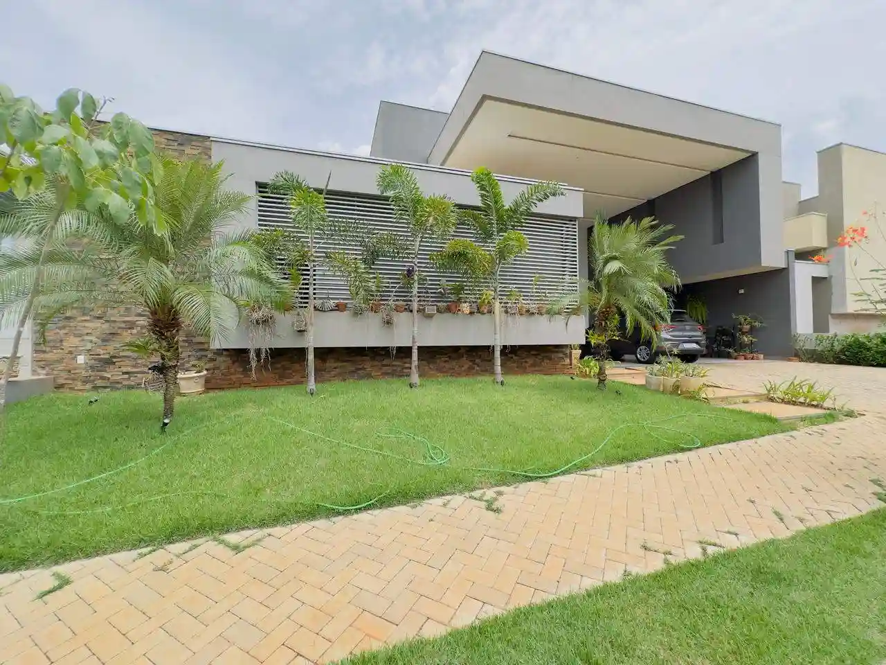 Casa com 3 quartos à venda, 212m² — foto 1 de 13
