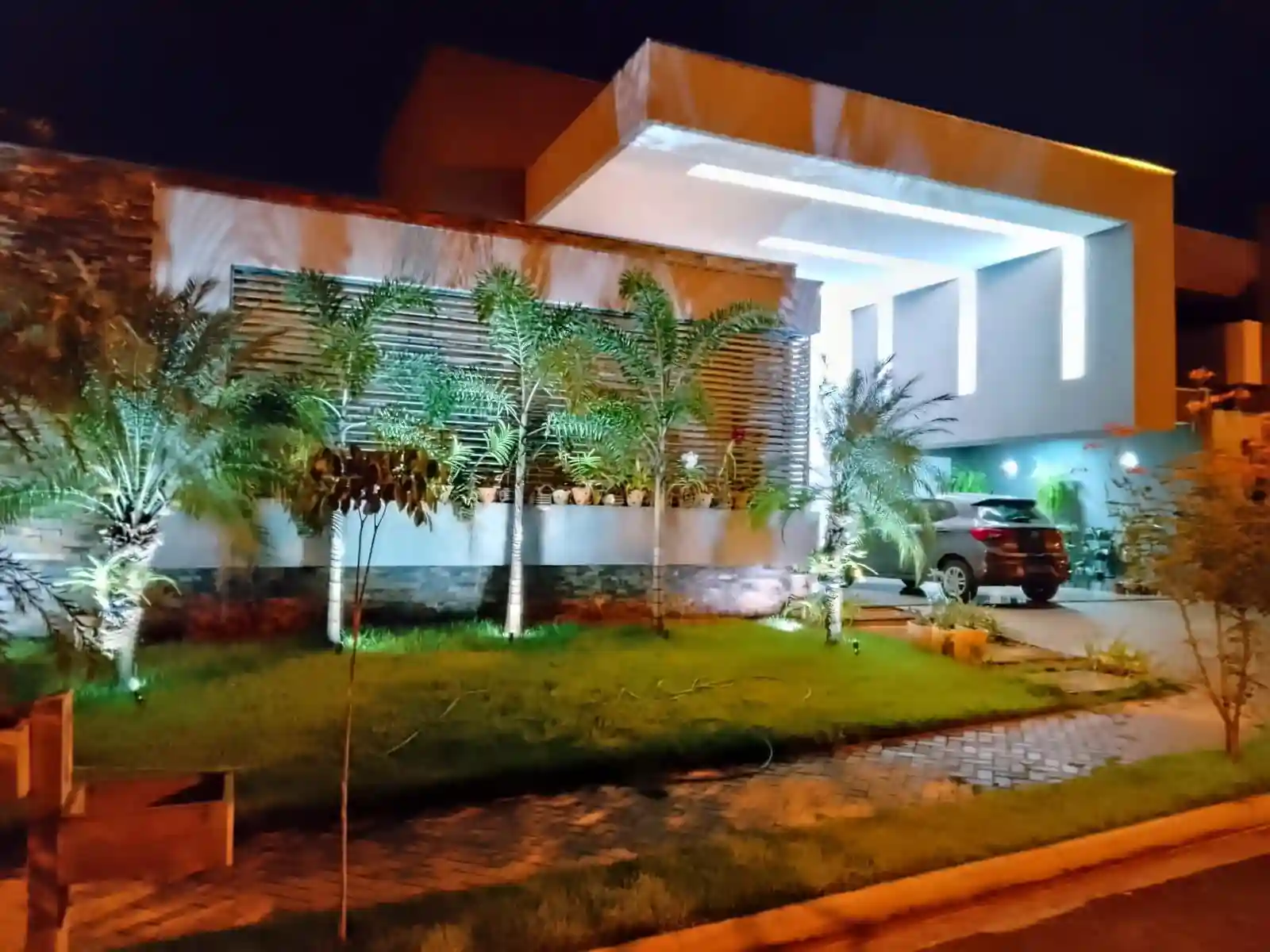 Casa com 3 quartos à venda, 212m² — foto 2 de 13