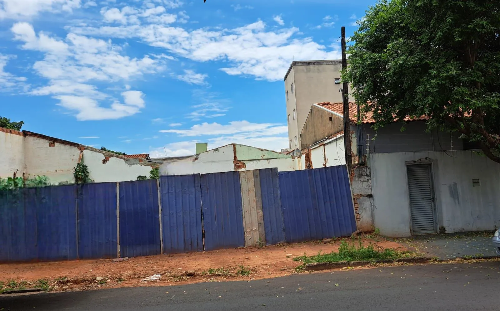 Terreno / Lote / Condomínio à venda, 180m² — foto 3 de 3