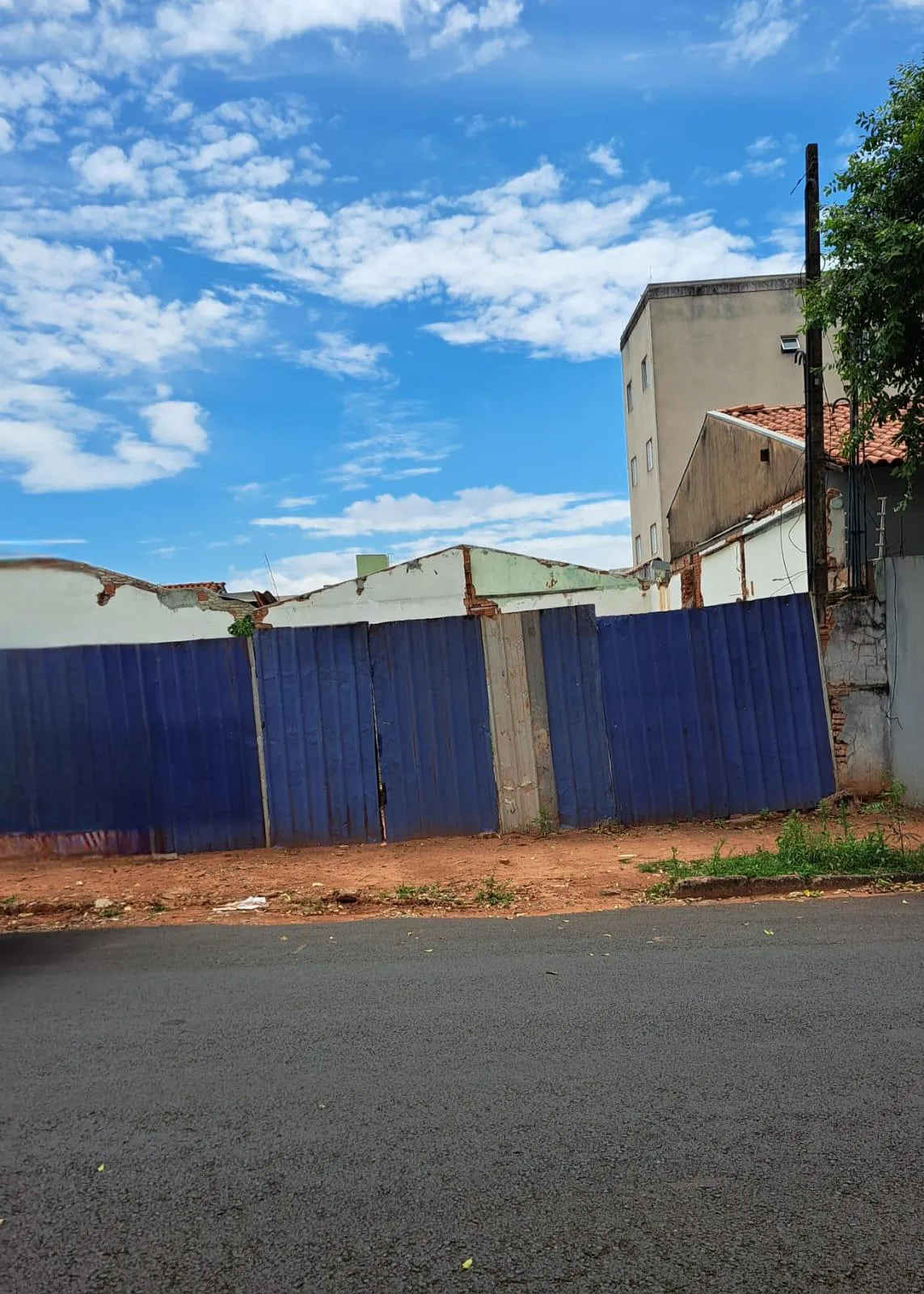 Terreno / Lote / Condomínio à venda, 180m² — foto 2 de 3
