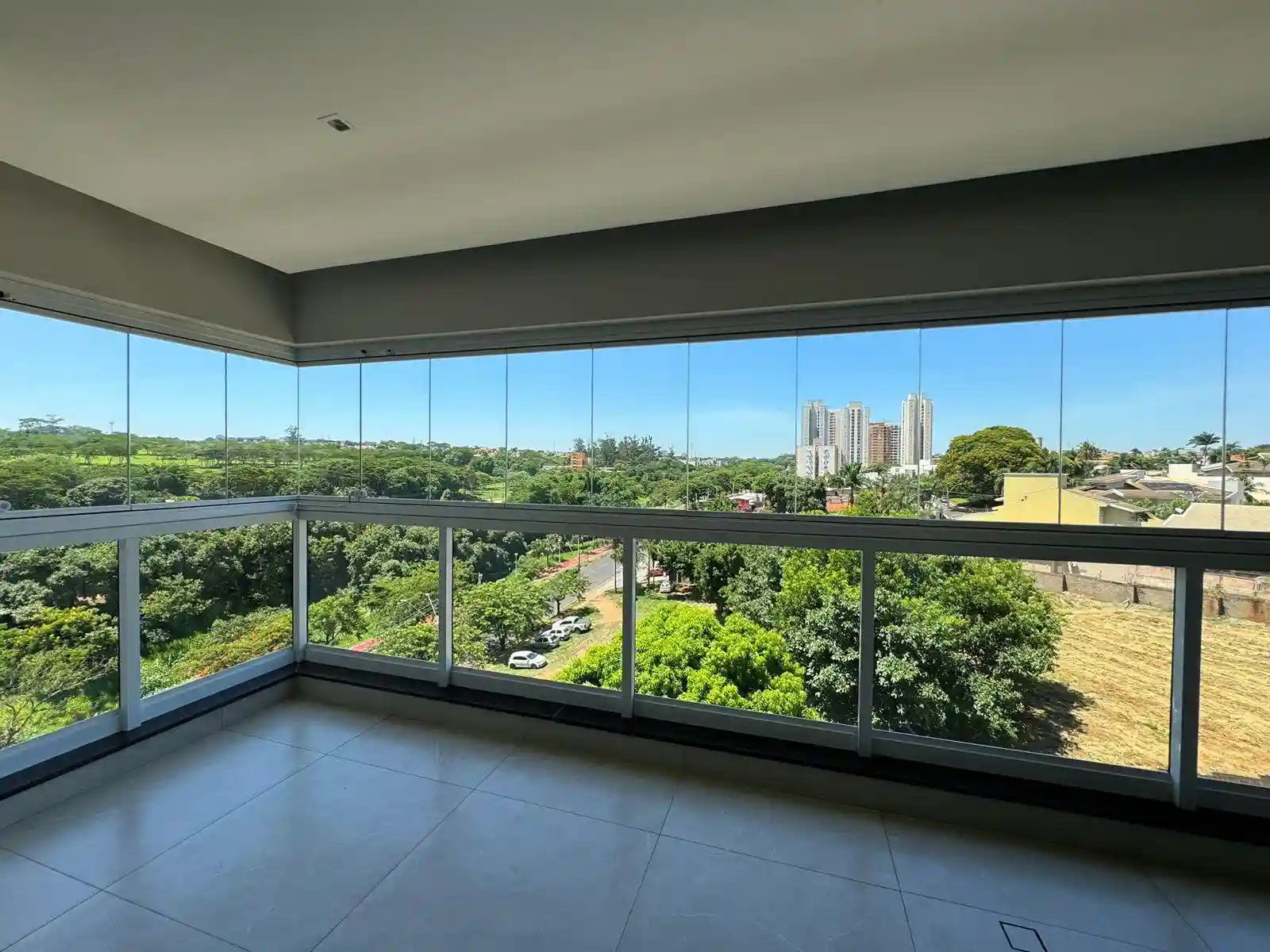 Apartamento com 3 quartos à venda, 115m² — foto 2 de 25