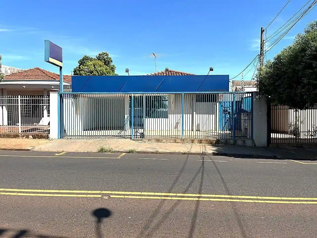 Casa Comercial com 5 quartos para aluguel, 180m² — foto 2 de 17