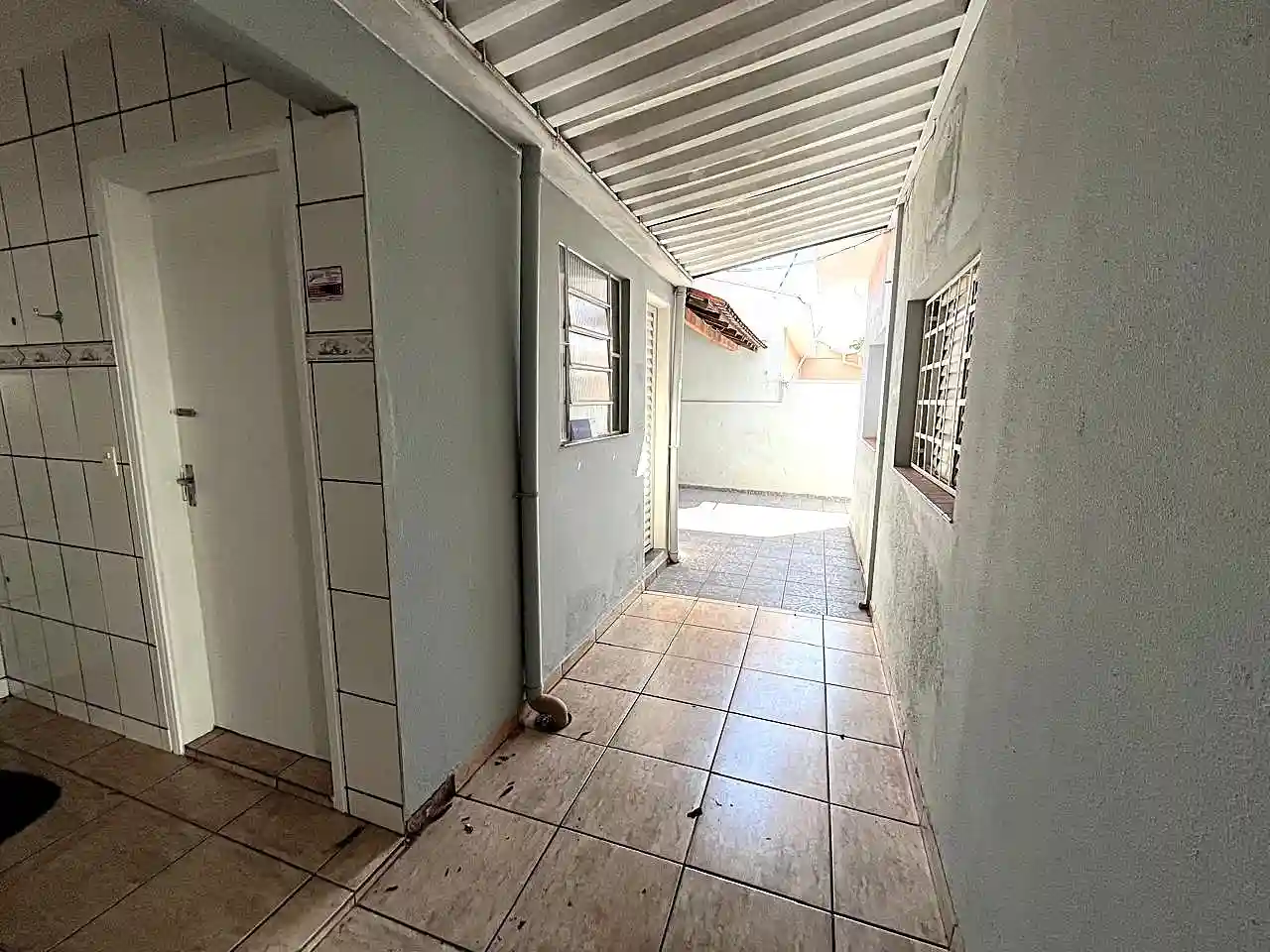 Casa Comercial com 5 quartos para aluguel, 180m² — foto 16 de 17