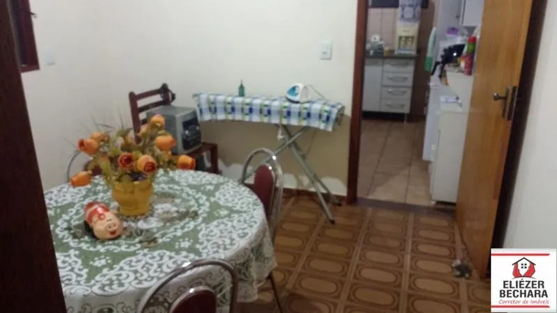 Casa à venda — foto 2 de 6