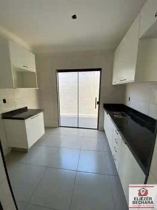 Casa com 3 quartos à venda, 86m² — foto 2 de 10