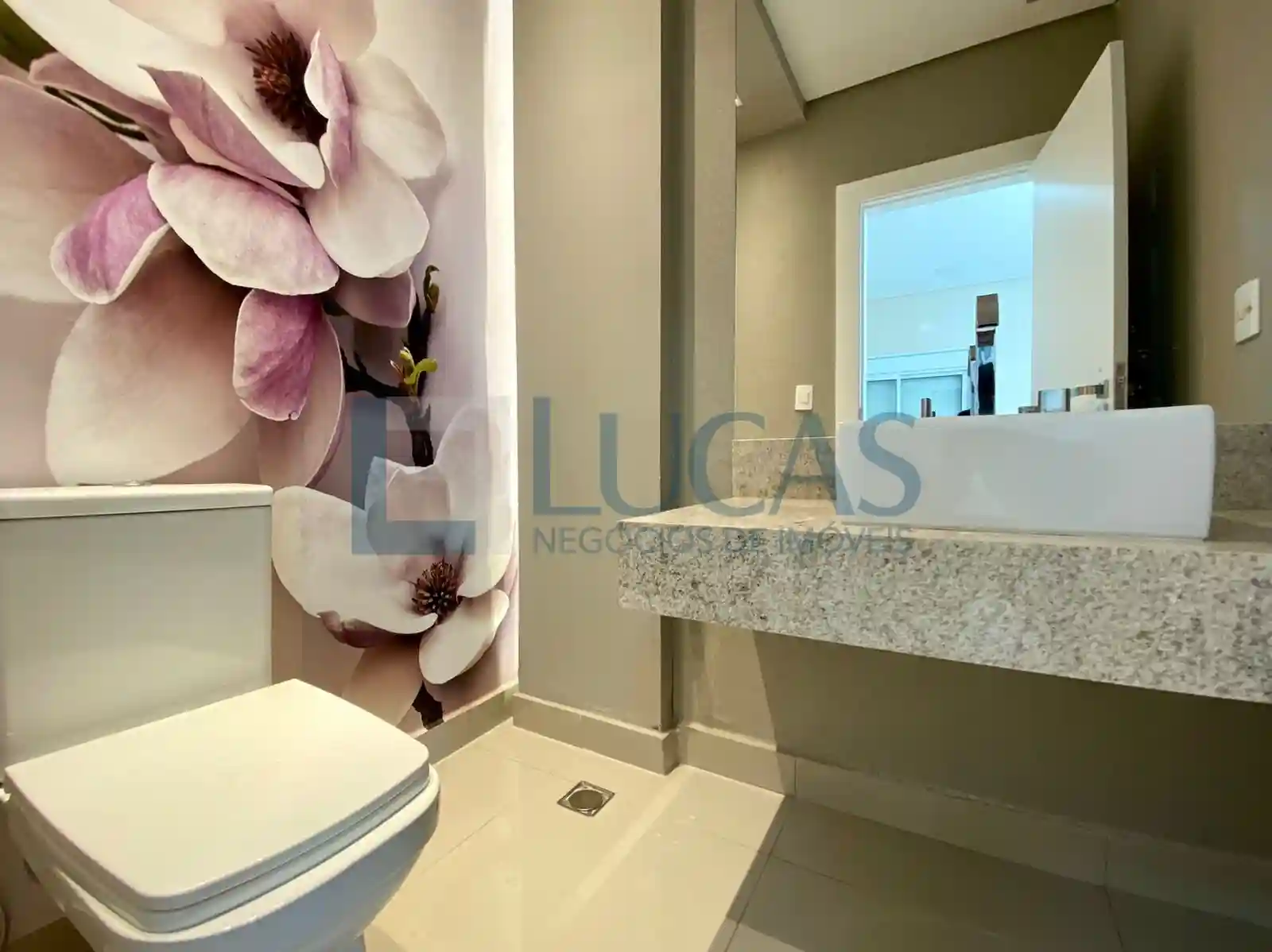 Casa de Condomínio com 4 quartos à venda, 380m² — foto 4 de 9