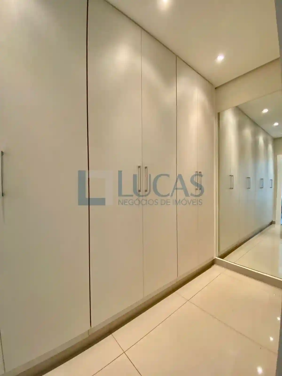 Casa de Condomínio com 4 quartos à venda, 380m² — foto 8 de 9