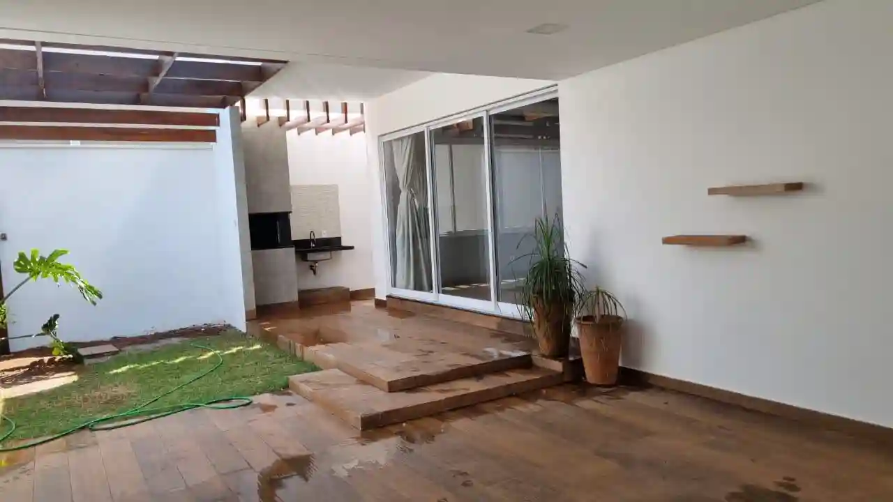 Casa de Condomínio com 3 quartos para aluguel, 305m² — foto 2 de 29