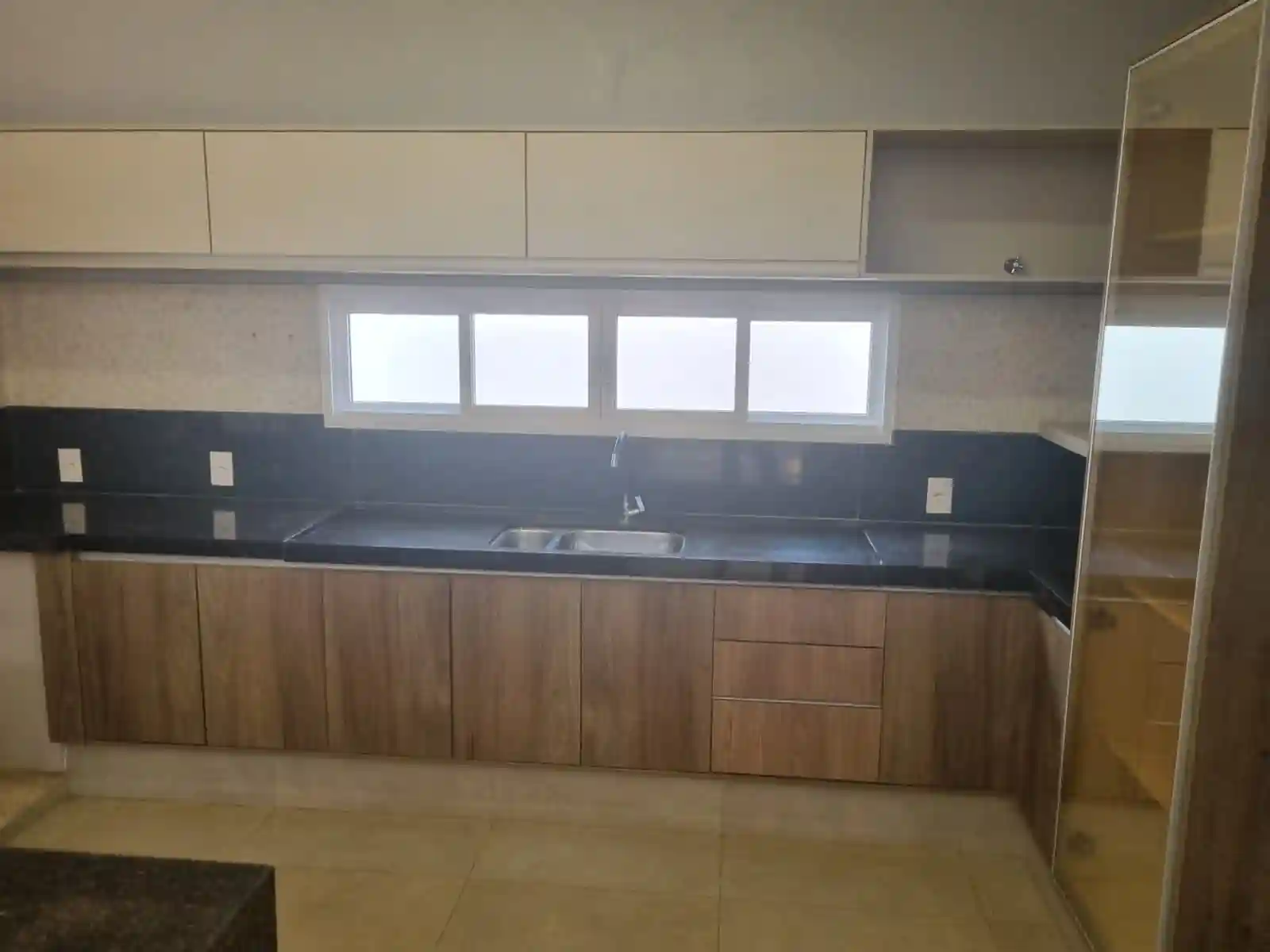 Casa de Condomínio com 3 quartos para aluguel, 305m² — foto 16 de 29